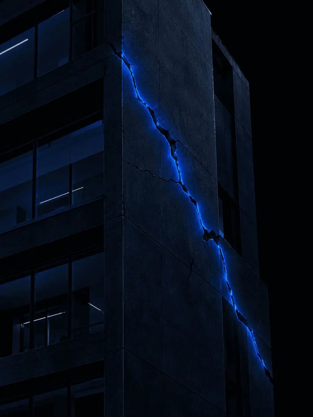 Grieta estructural en la fachada de un edificio por riesgo de terremoto en una póliza de seguros en Colombia